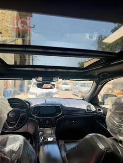 جیپ گراند شیرۆکی